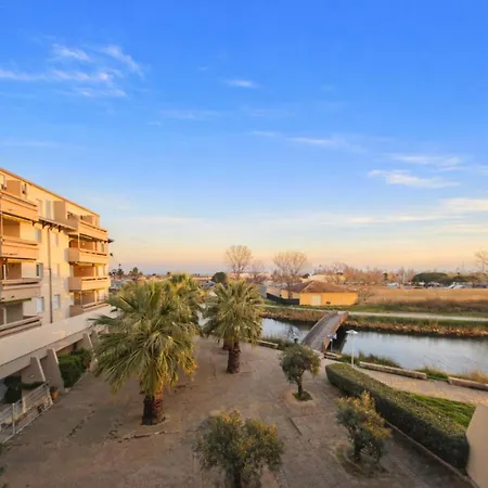 Les Rives Du Port Camargue
